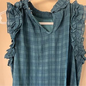 Beautiful Boutique Sleeveless Blouse 💙💚